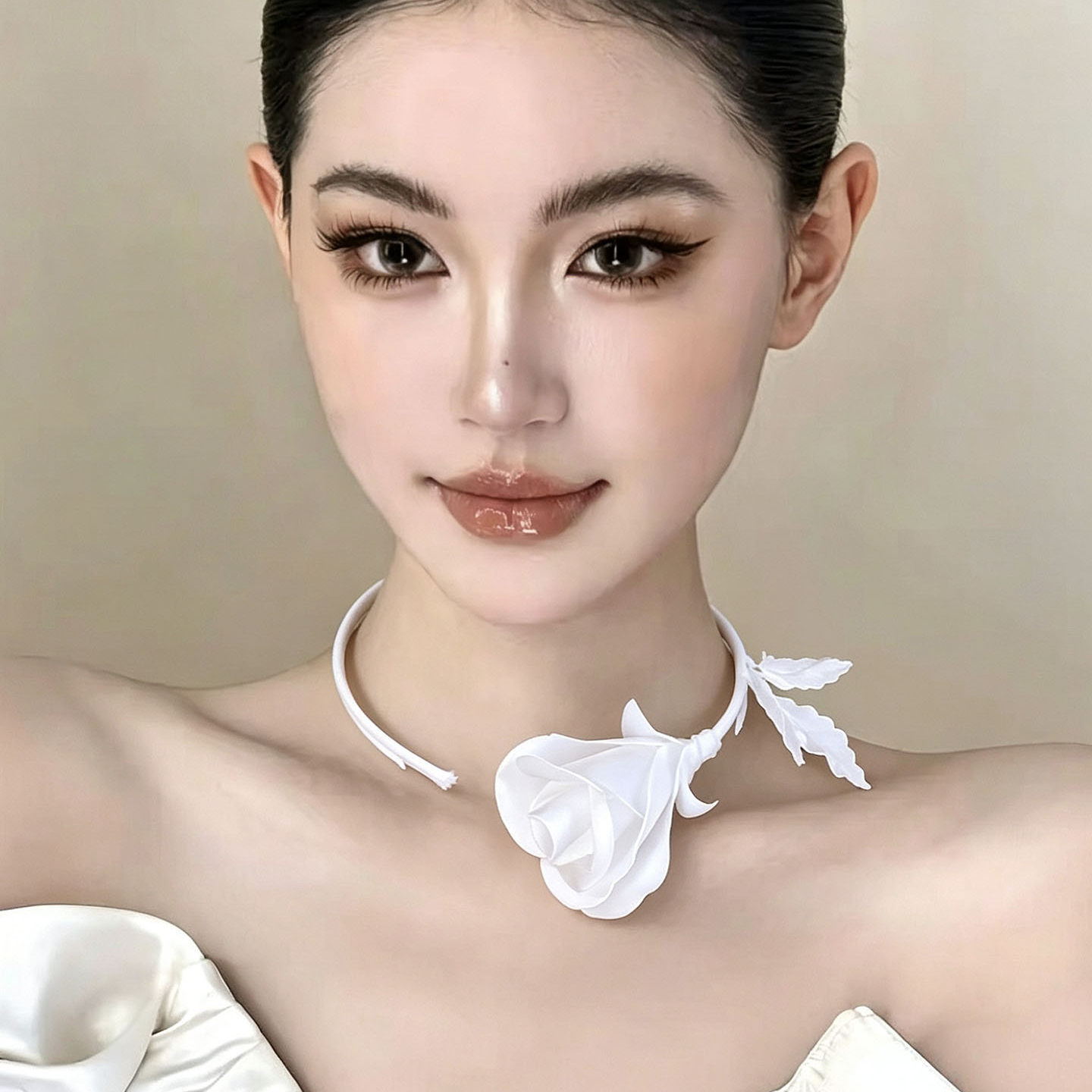 Collier de fleurs roses blanch - Women Formal Wear Black And White avis et prix